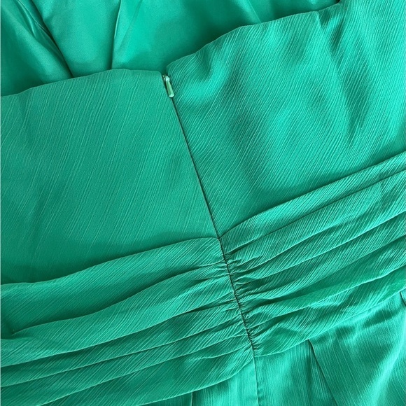 David's Bridal Clover Green Dress - Picture 13 of 16